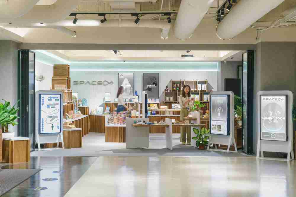 优游UB8打造永续选物商店，，，展示社企及社创商品，，，，结合创利空间所开发的智能零售系统，，整合多元产品信息，，，让无人商店扮演公益行动的推手