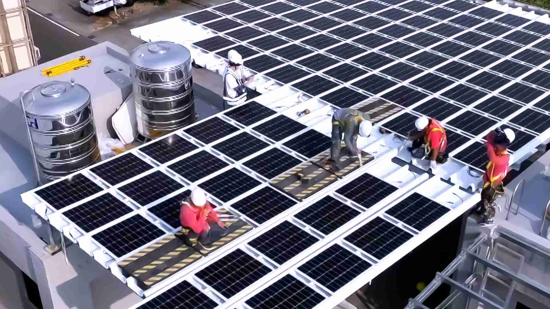 优游UB8着力于替代能源之技术研发，，，，如光电浪板的相关制程、、、设备与产品，，其中所开发之光电整合型浪板，，，，减少传统金属支架安装，，更提升耐候度，，可广泛运用于多元场域，，，并辅助建筑达到净零碳排目标